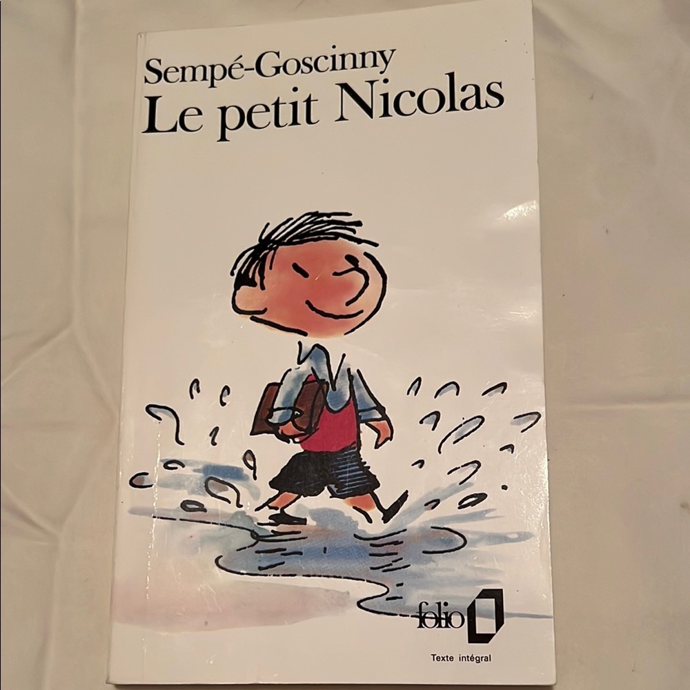 Le Petit Nicolas by Sempe & Goscinny in French soft cover used book